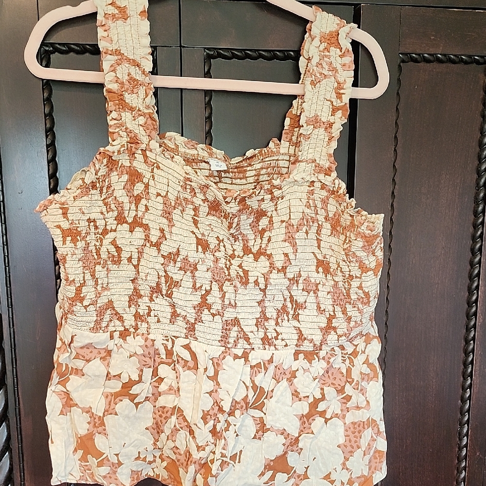 4/$20 Old Navy Smocked Floral Tank Top in Cream and Tan